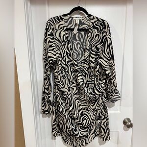 H&M Monochrome Patterned Dress